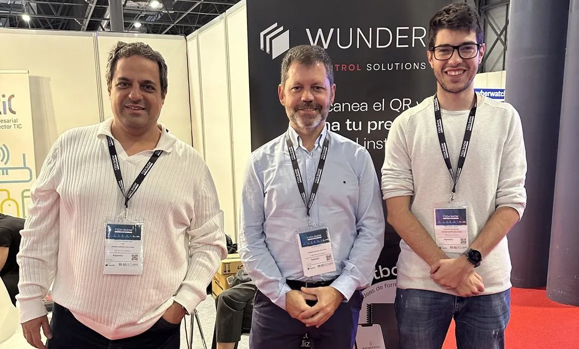 Equipo de Wunder en su stand de Big Data & AI World, en Tech Show Madrid 2025